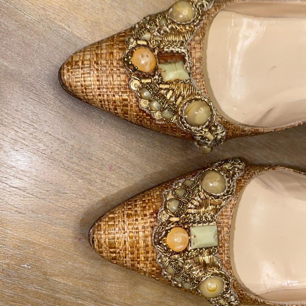 Oscar de la Renta Gold Woven Pointed-Toe Jeweled Pumps - Picture 2 of 6